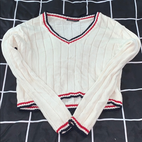 Brandy Melville Sweaters - brandy Melville cute sweater